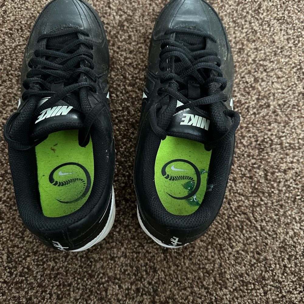 Nike Black and White Men's Athletic Cleats (unisex)
